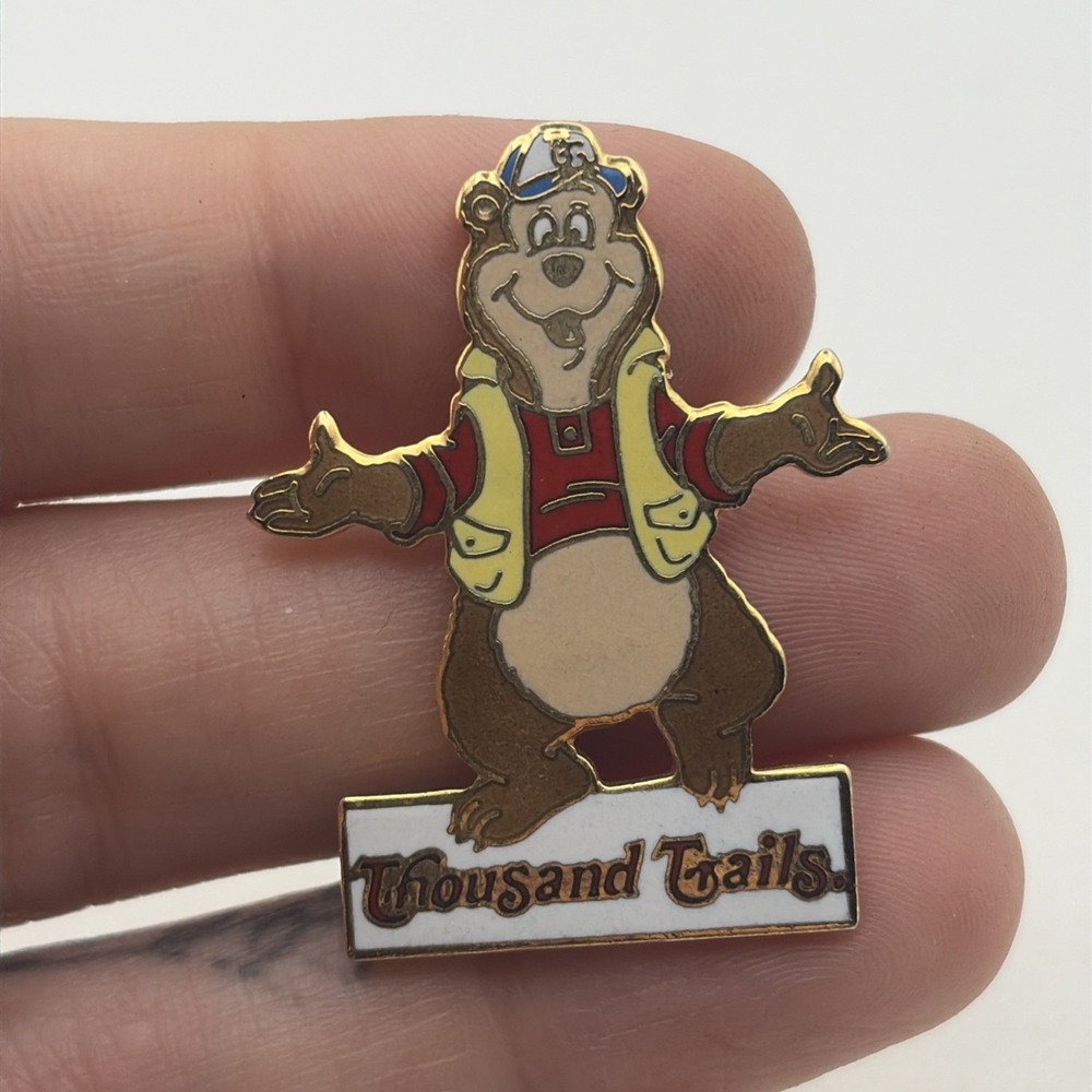 Vtg Thousand Trails Buddy Bear Enamel RV Campground Mascot 1980s Lapel Hat Pin